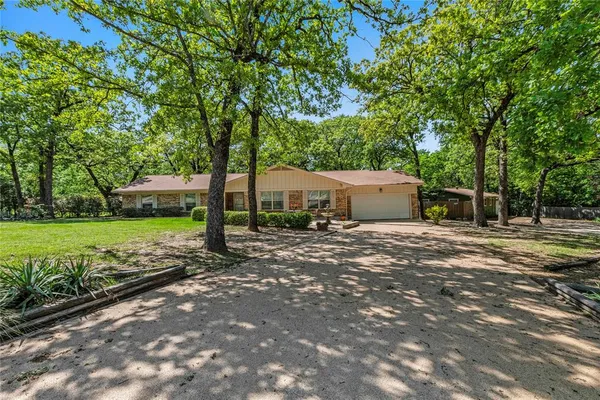 a view of a house with backyard and a tree