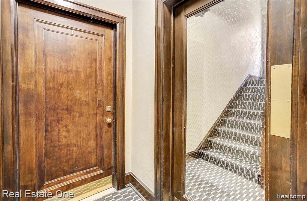 327 Southfield Road, Unit 2BN Birmingham, MI 48009 - Photo 6 of 28 DSC03875.jpg