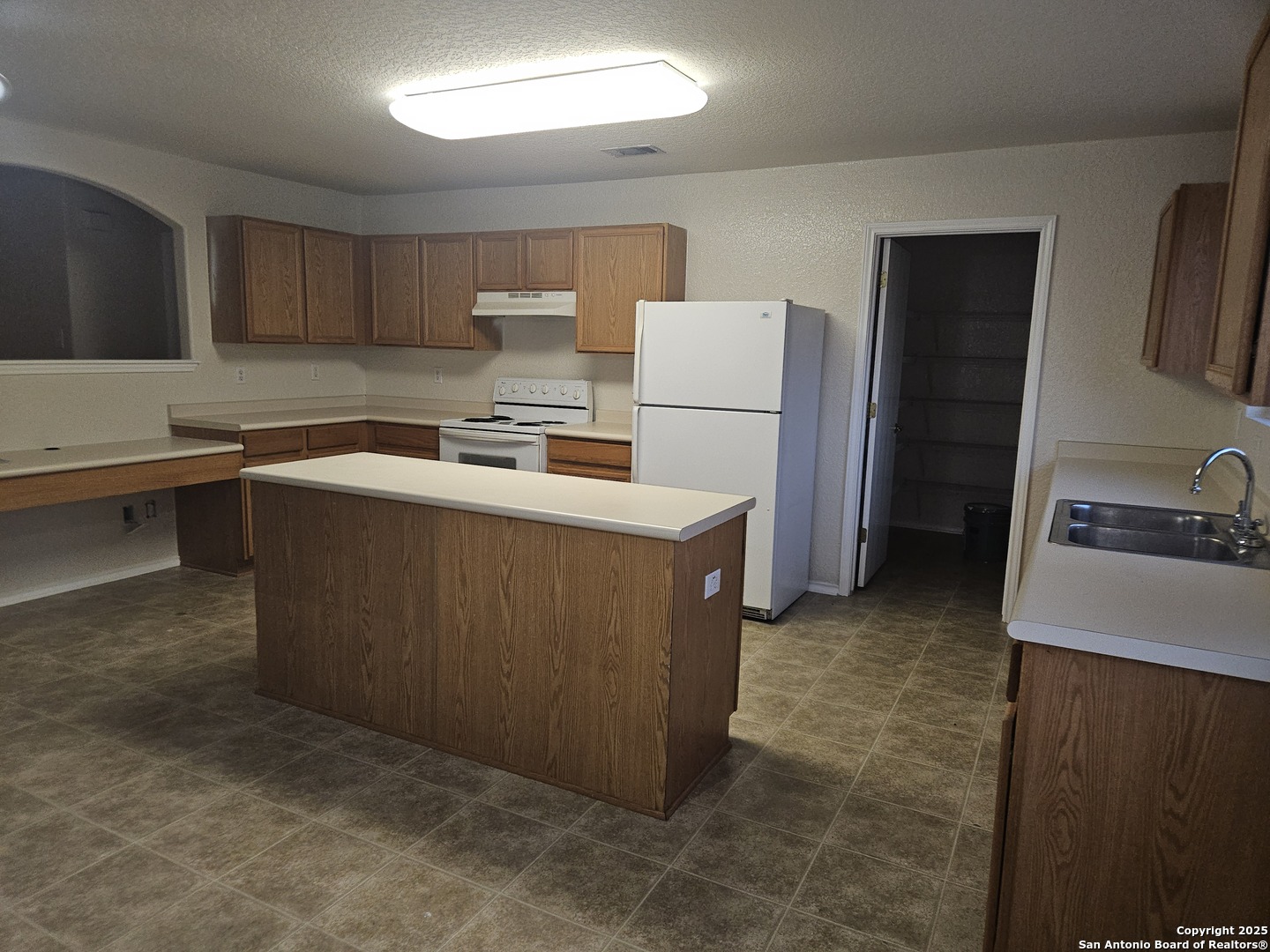 8911 Laguna Rio San Antonio, TX 78251 - Photo 11 of 28