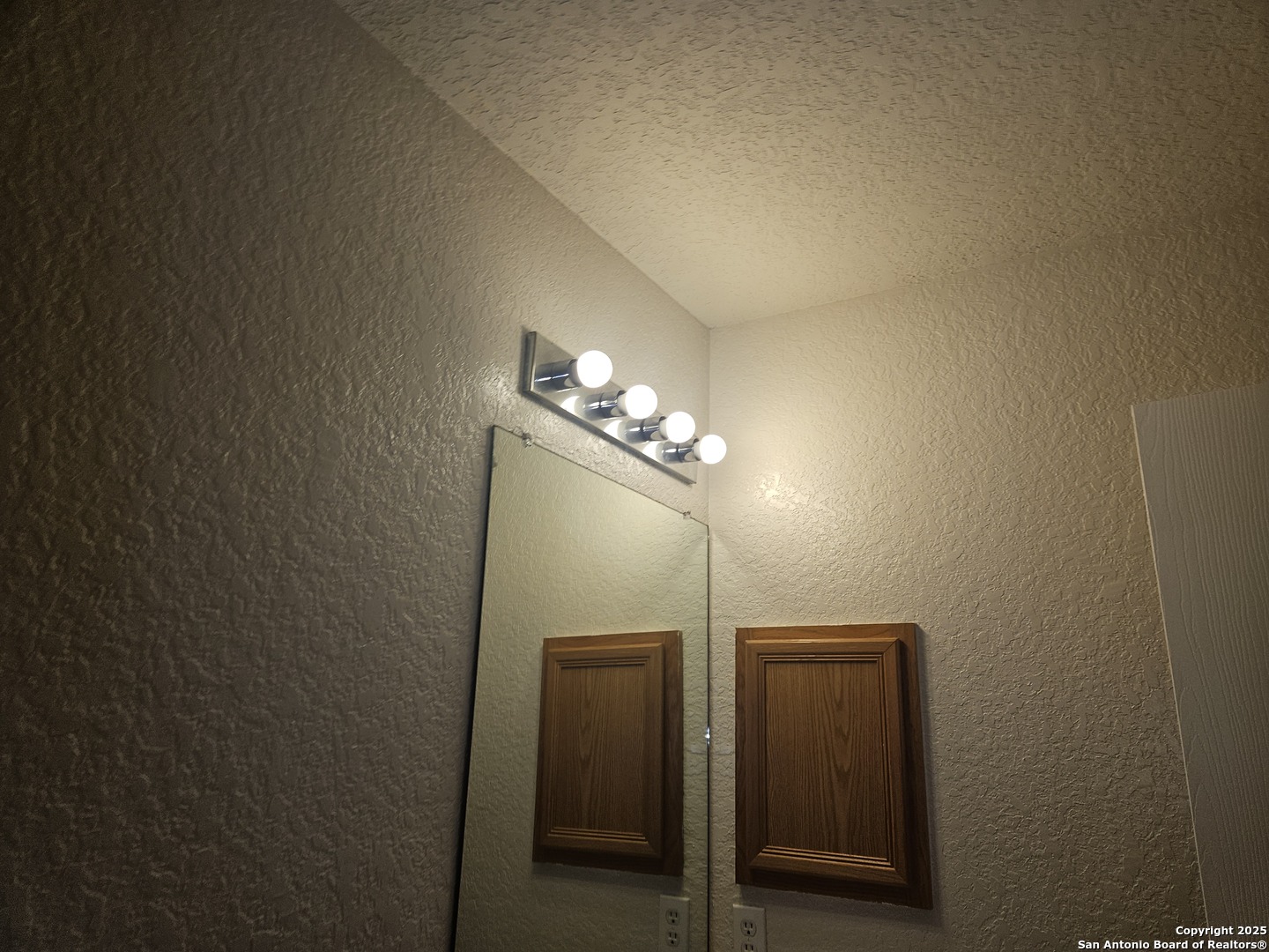 8911 Laguna Rio San Antonio, TX 78251 - Photo 19 of 28