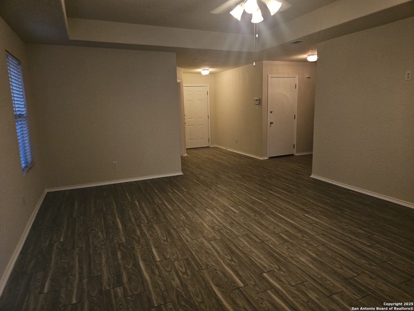 8911 Laguna Rio San Antonio, TX 78251 - Photo 7 of 28