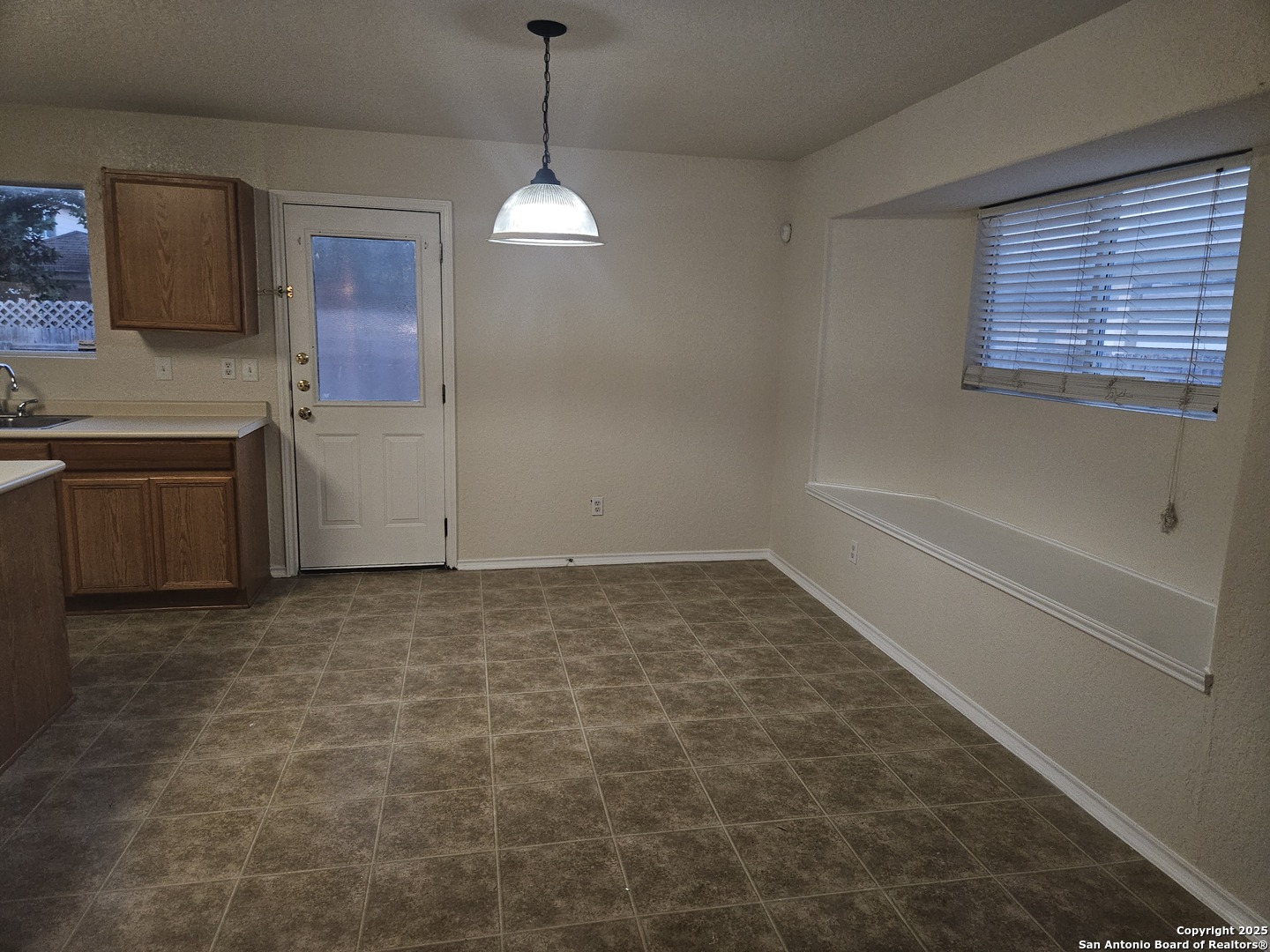 8911 Laguna Rio San Antonio, TX 78251 - Photo 9 of 28