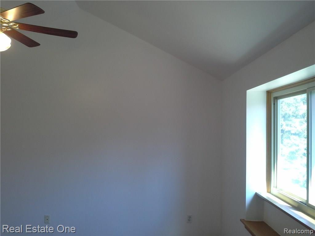 2577 South Commerce Road, Unit 11 Wolverine Lake, MI 48390 - Photo 27 of 57