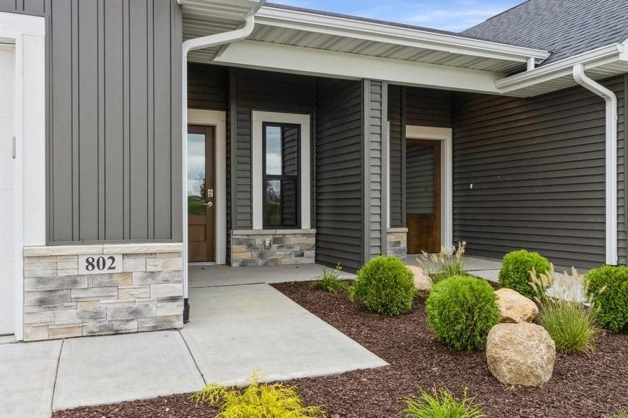 802 High Rdg Trail Solon, IA 52333 - Photo 2 of 33 Gallery Image 2