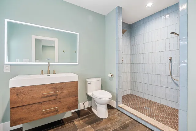a view of entryway livingroom and hall