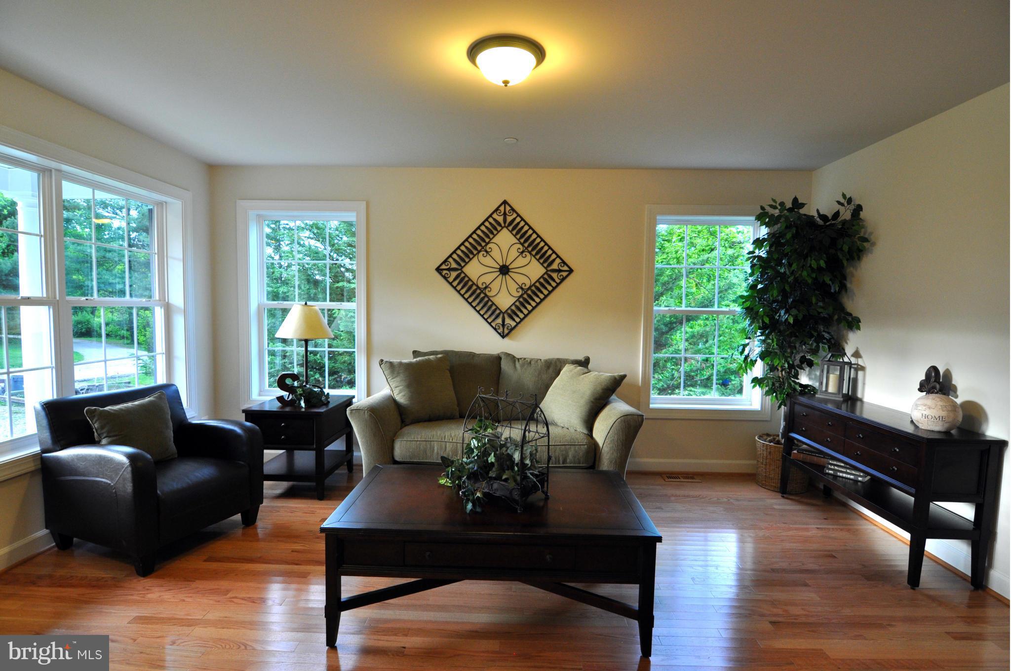1301 Furnace Road Linthicum Heights, MD 21090 - Photo 4 of 23 Living Room
