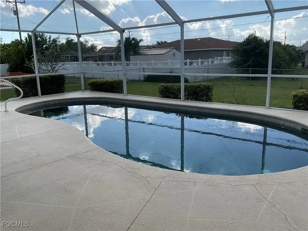 $2,400 | 3920 Southeast 2nd Place, Cape Coral, FL 33904
