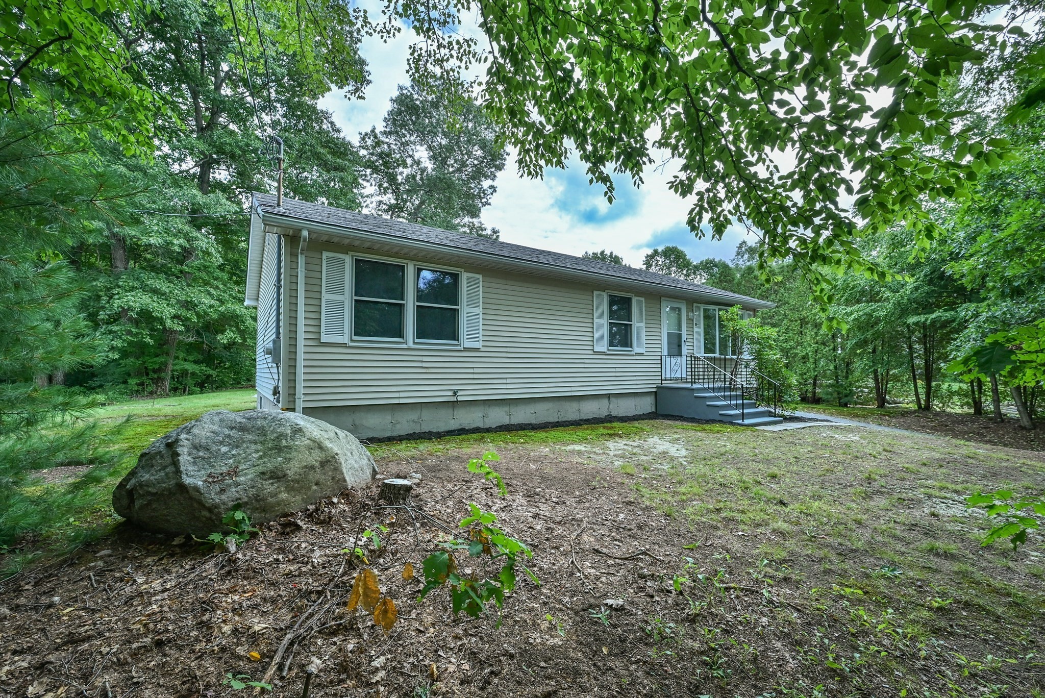 124 Sutton Road Webster, MA 01570 - Photo 3 of 28 Gallery Image 3