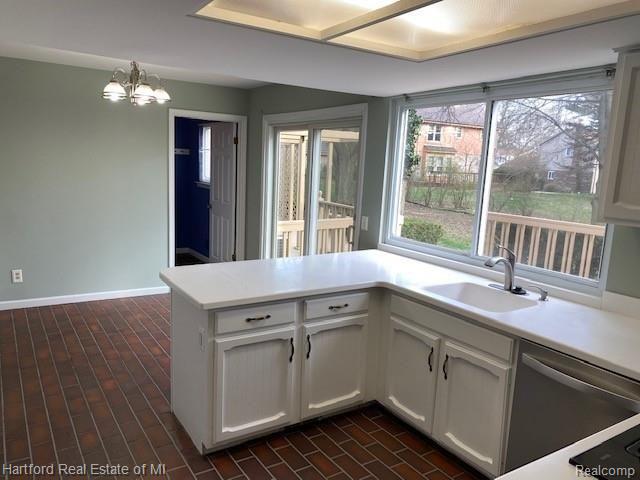 37354 Chesapeake Road Farmington Hills, MI 48335 - Photo 10 of 21