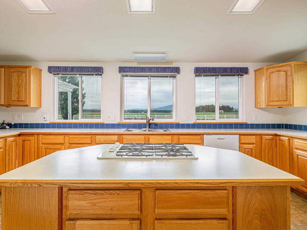 32012 North Cedar Road Deer Park, WA 99006 - Photo 8 of 20 Gallery Image 8