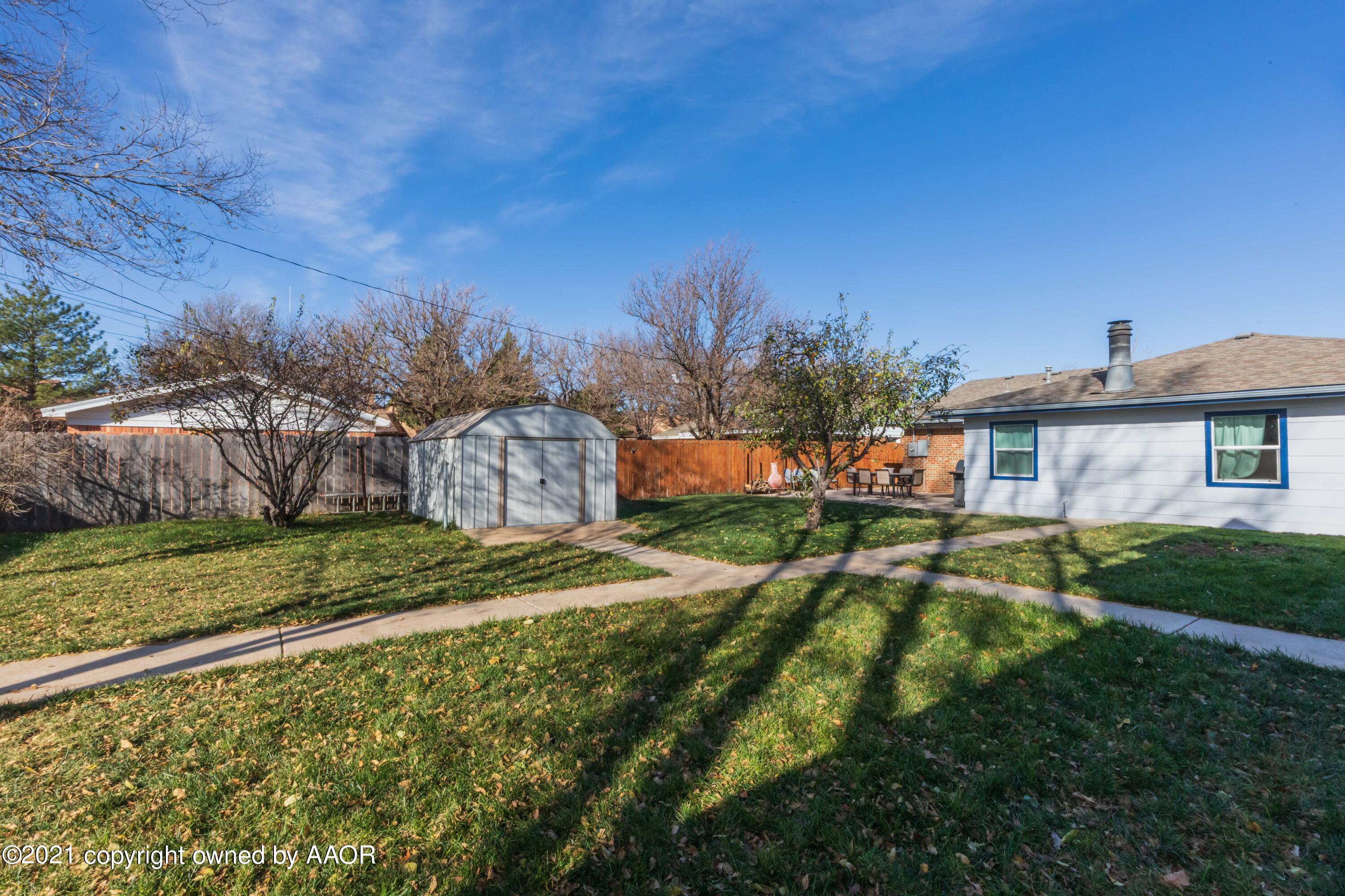 5519 Randolph Road Amarillo, TX 79106 - Photo 5 of 14 BACKYARD VIEW 2