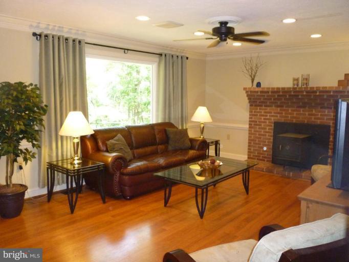 6021 Buffalo Road Mount Airy, MD 21771 - Photo 11 of 13 Living Room