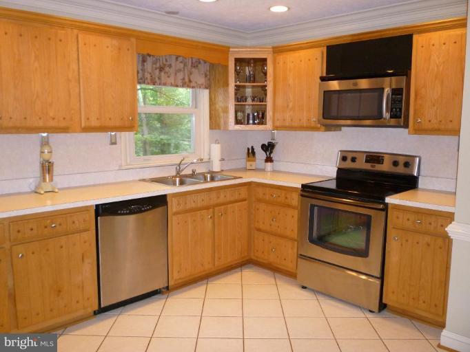 6021 Buffalo Road Mount Airy, MD 21771 - Photo 6 of 13 Kitchen