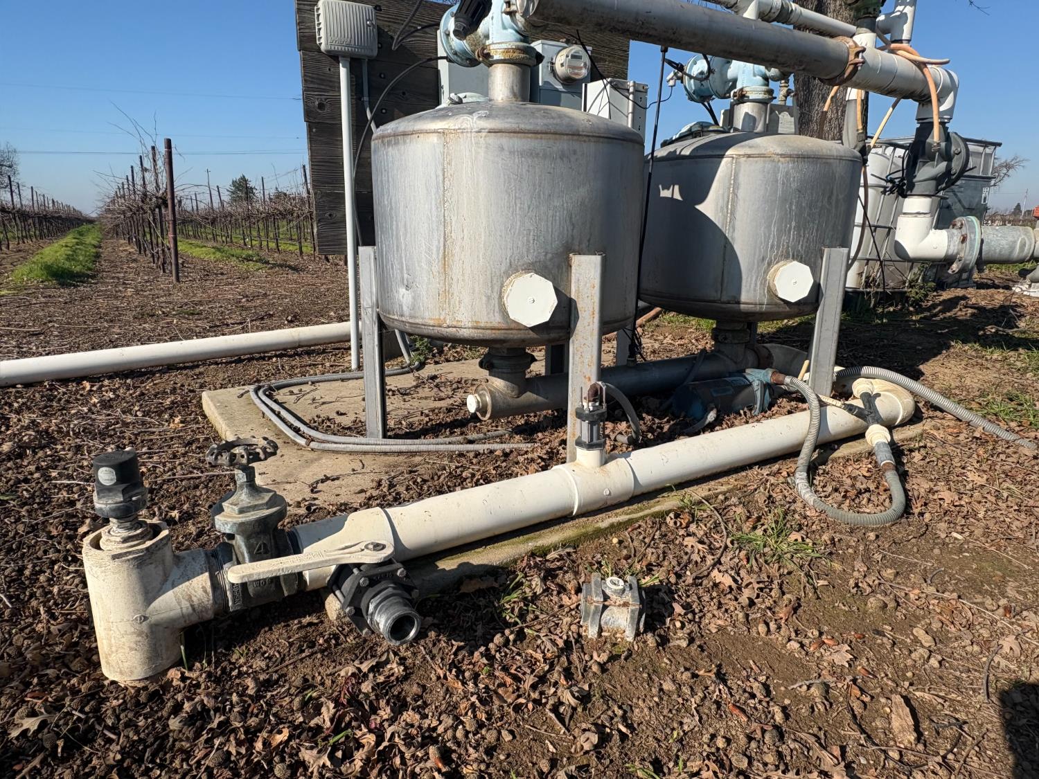 15910 North Locust Tree Road Lodi, CA 95240 - Photo 16 of 24 a living room with a couch