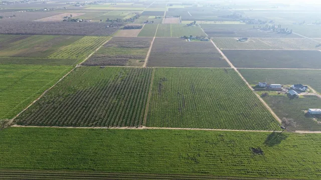 a view of a tennis court