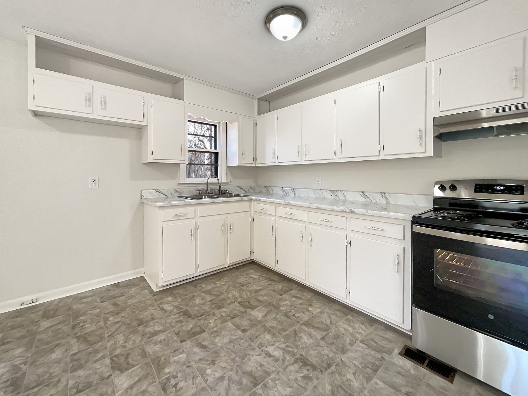 401 Cedarview Drive Dickson, TN 37055 - Photo 14 of 19 a kitchen with granite countertop a sink a stove and cabinets
