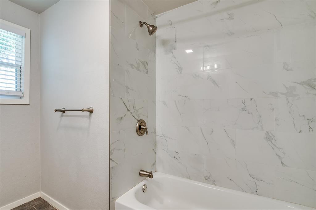 606 West High Street Terrell, TX 75160 - Photo 22 of 28 a bathroom with a bathtub and shower