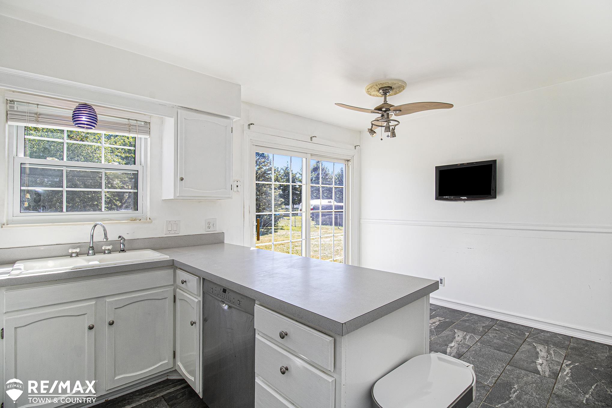 8071 Carpenter Road Flushing, MI 48433 - Photo 8 of 26 Gallery Image 8
