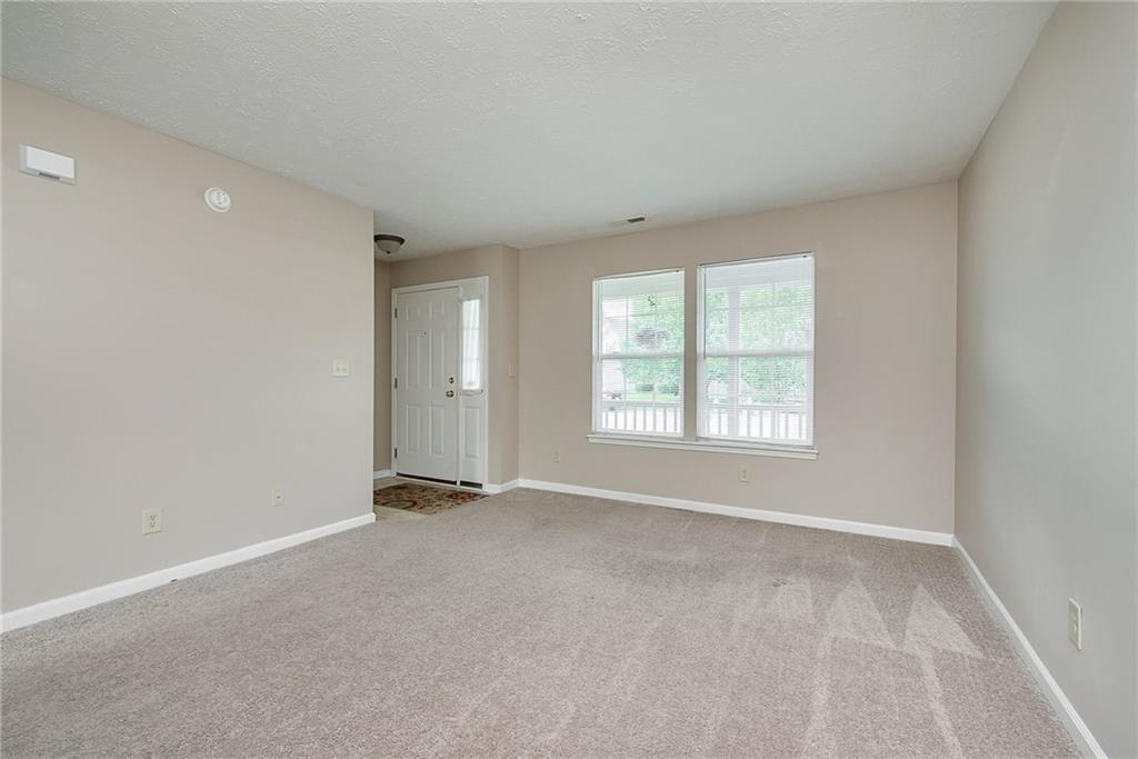 5638 Decatur Ridge Drive Indianapolis, IN 46221 - Photo 3 of 28