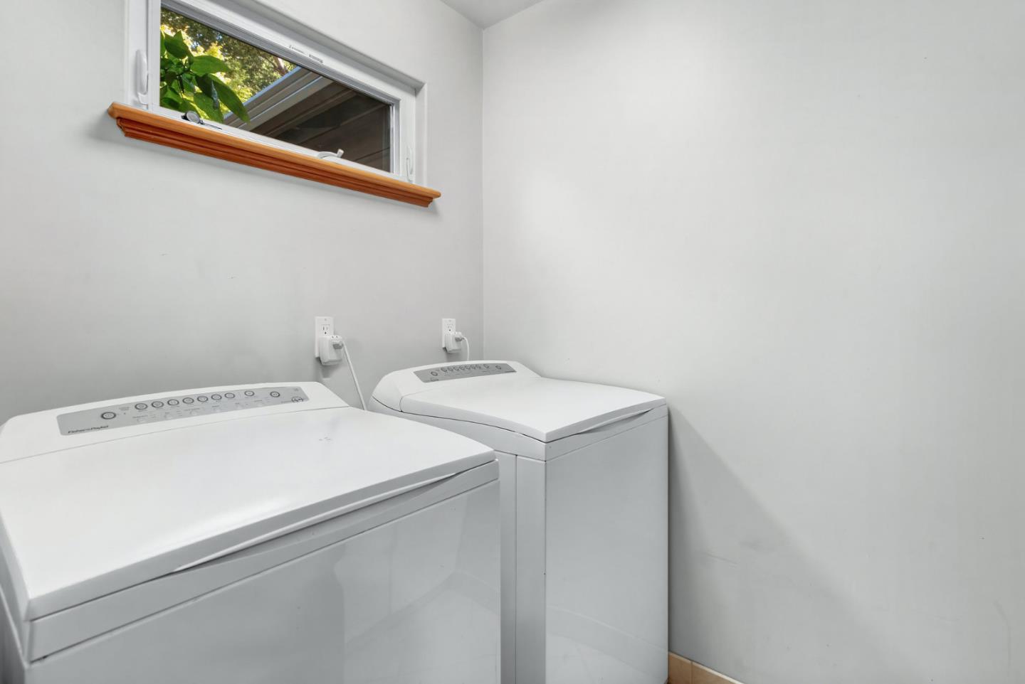 111 Carter Road Santa Cruz, CA 95060 - Photo 41 of 64 a utility room with dryer and washer