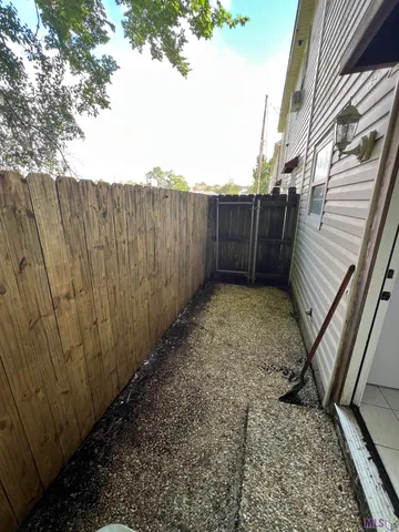 $1,300 | 10064 Jefferson Highway, Unit B, Baton Rouge, LA 70809