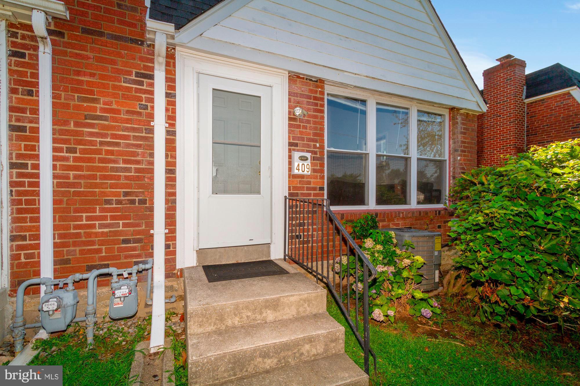 409 W Road Ridley Park, PA 19078 - Photo 2 of 21 Front door