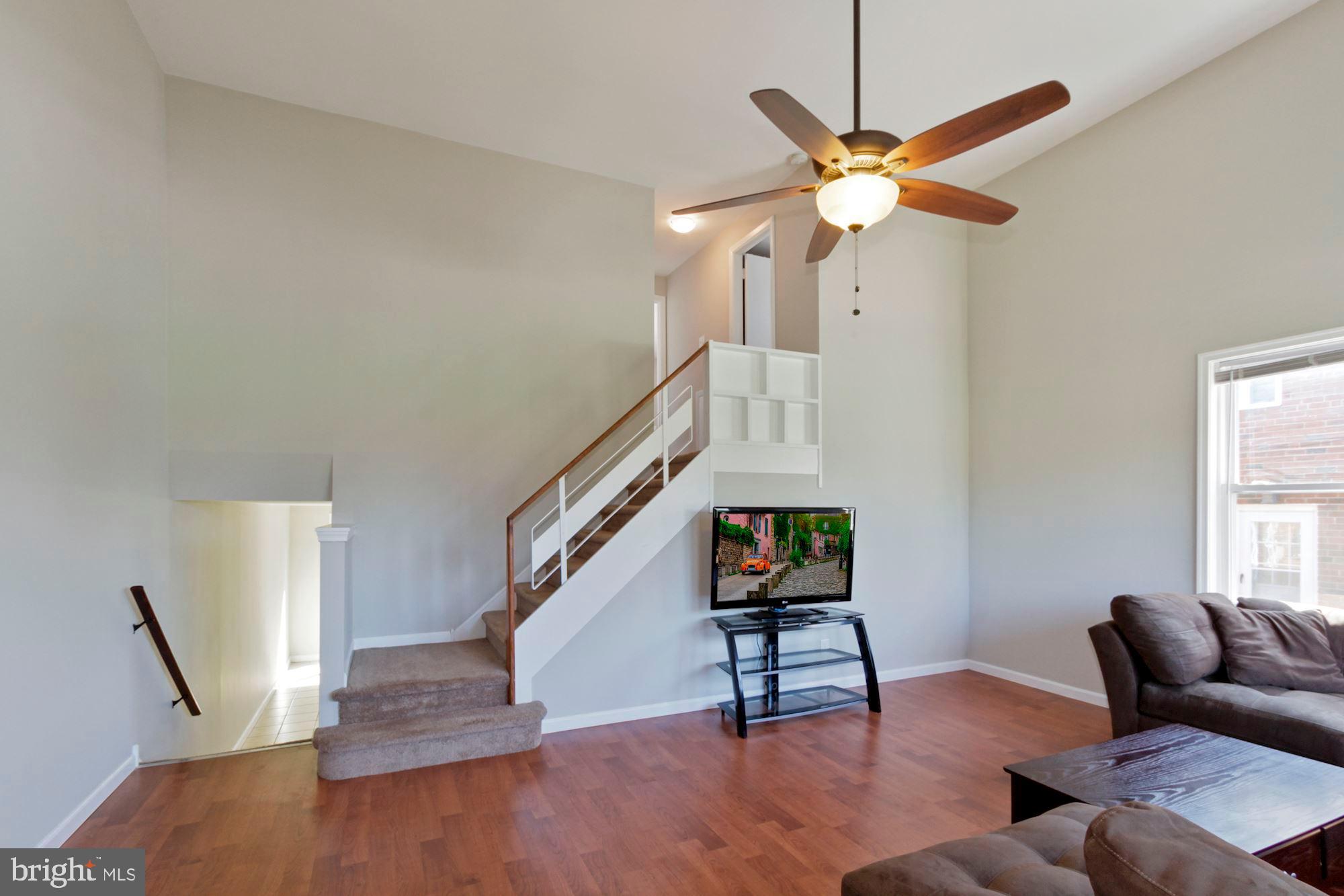 409 W Road Ridley Park, PA 19078 - Photo 3 of 21 Living Room