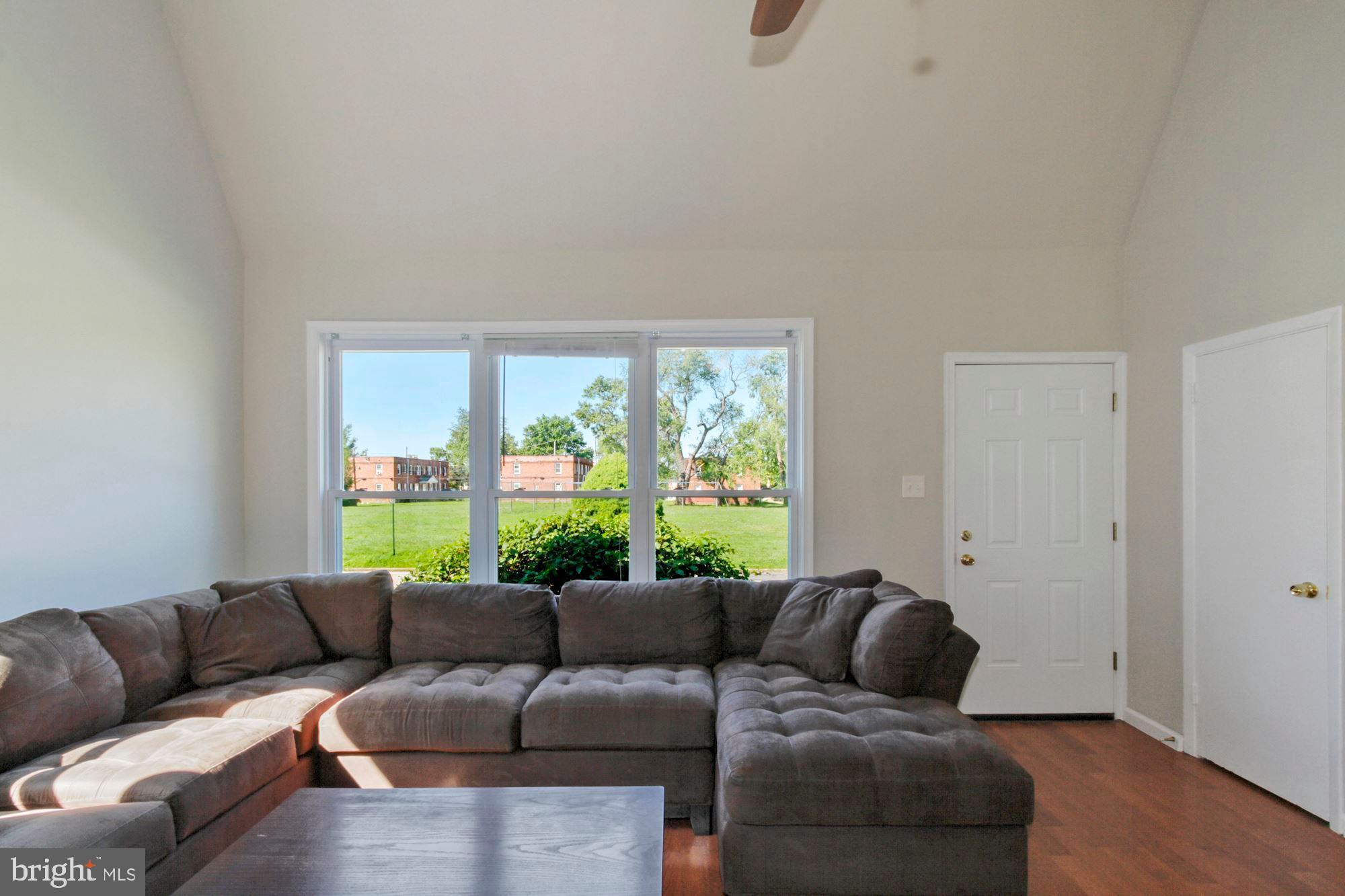 409 W Road Ridley Park, PA 19078 - Photo 4 of 21 Living Room Front Entry