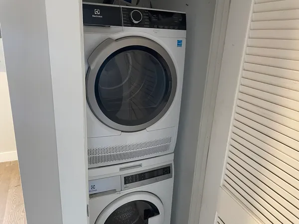 a close up view of a washer and dryer