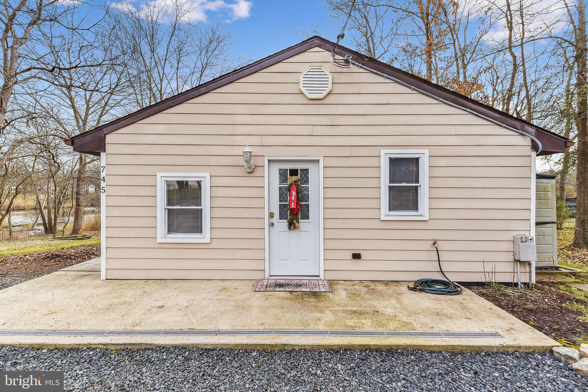 745 Powhatan Beach Road Pasadena, MD 21122 - Photo 30 of 46 Front of house