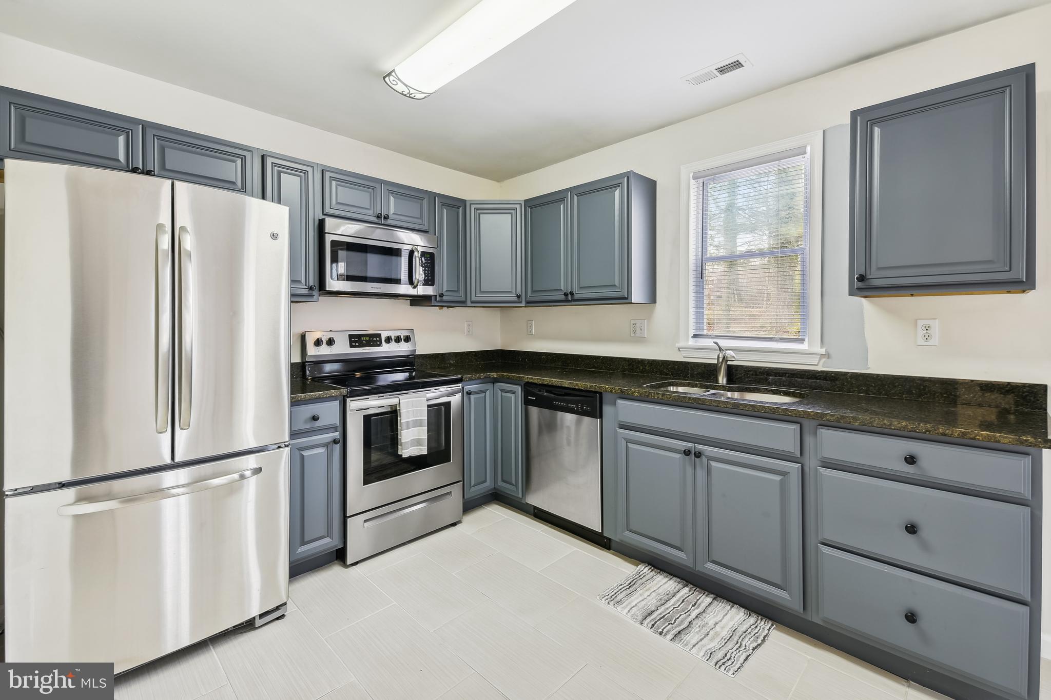 745 Powhatan Beach Road Pasadena, MD 21122 - Photo 3 of 46 Kitchen