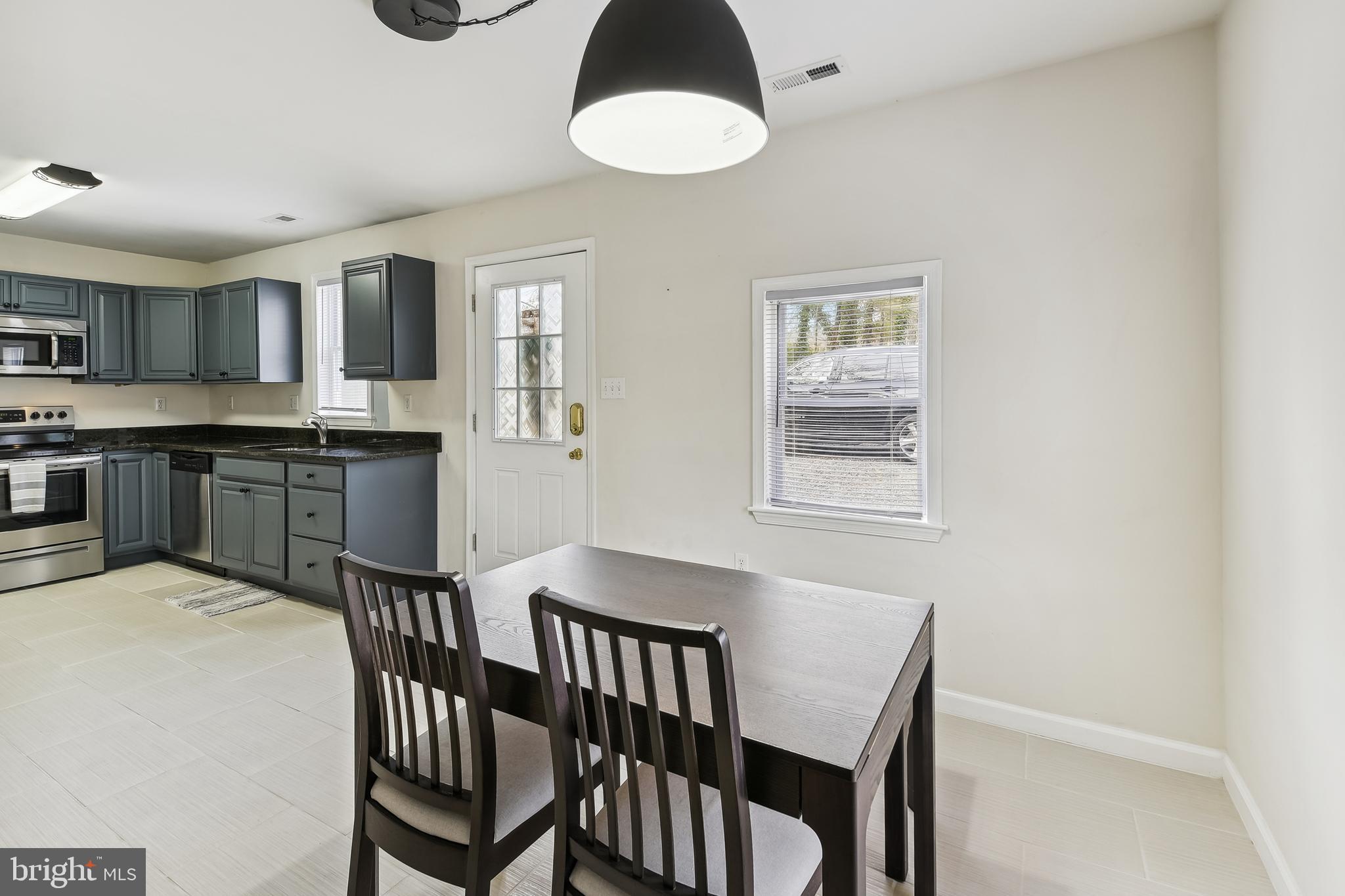 745 Powhatan Beach Road Pasadena, MD 21122 - Photo 9 of 46 Dining room