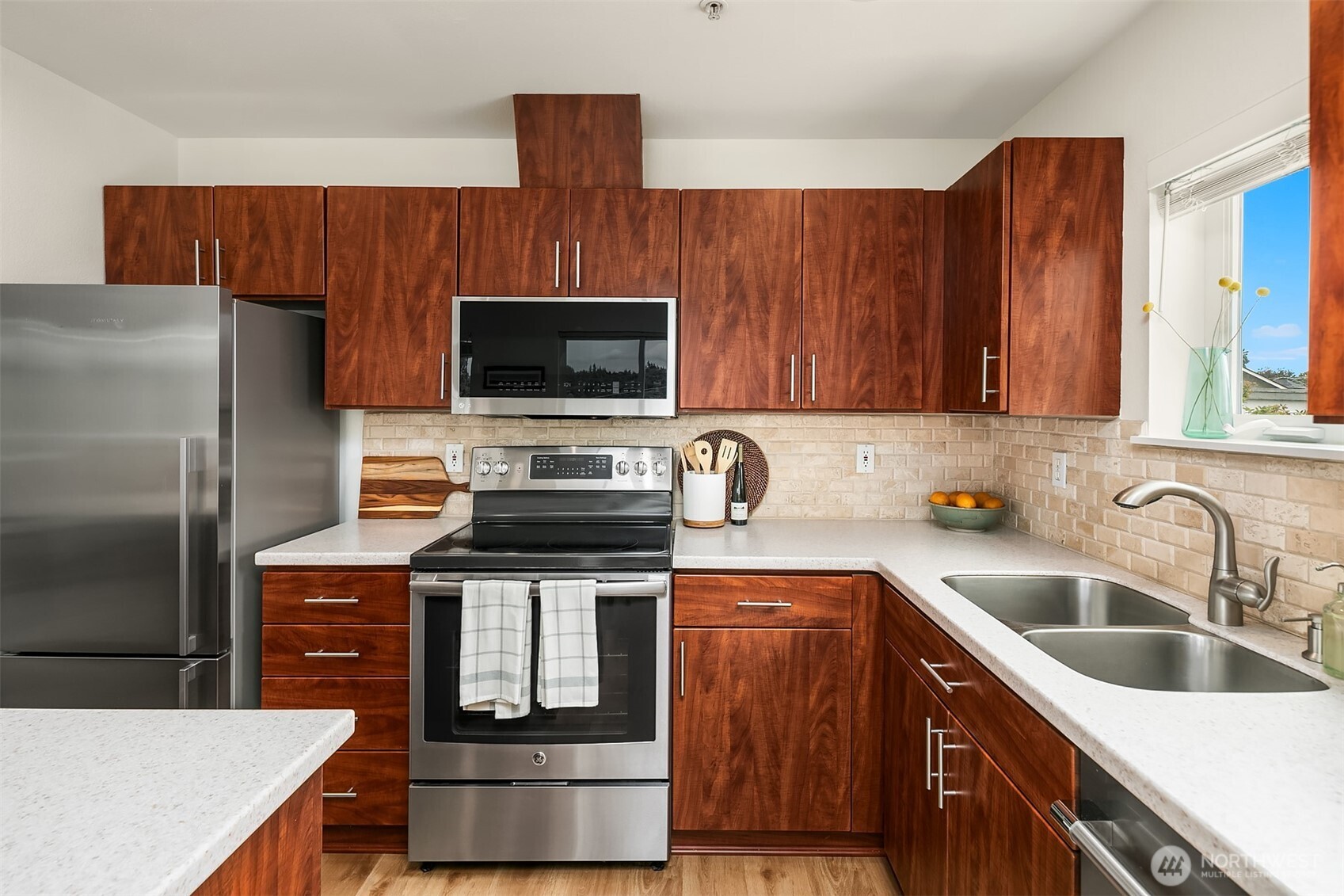 2101 North 55th Street, Unit 312 Seattle, WA 98103 - Photo 12 of 28