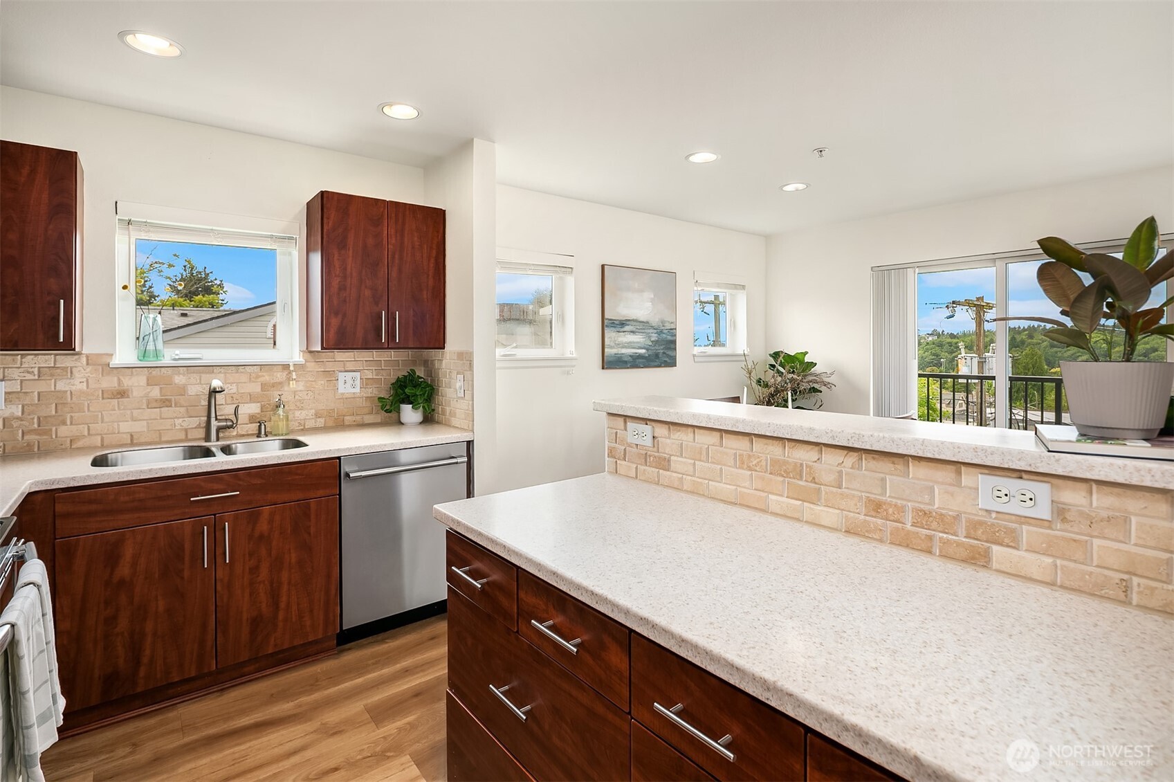 2101 North 55th Street, Unit 312 Seattle, WA 98103 - Photo 13 of 28