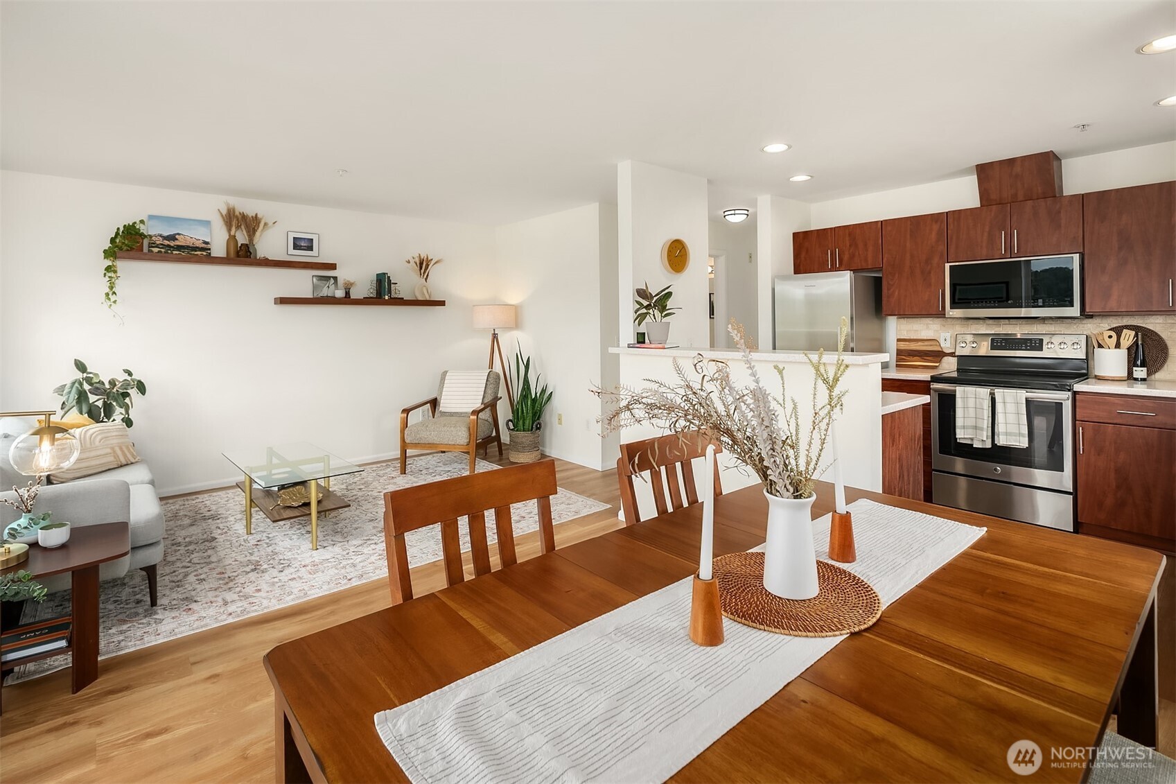 2101 North 55th Street, Unit 312 Seattle, WA 98103 - Photo 7 of 28