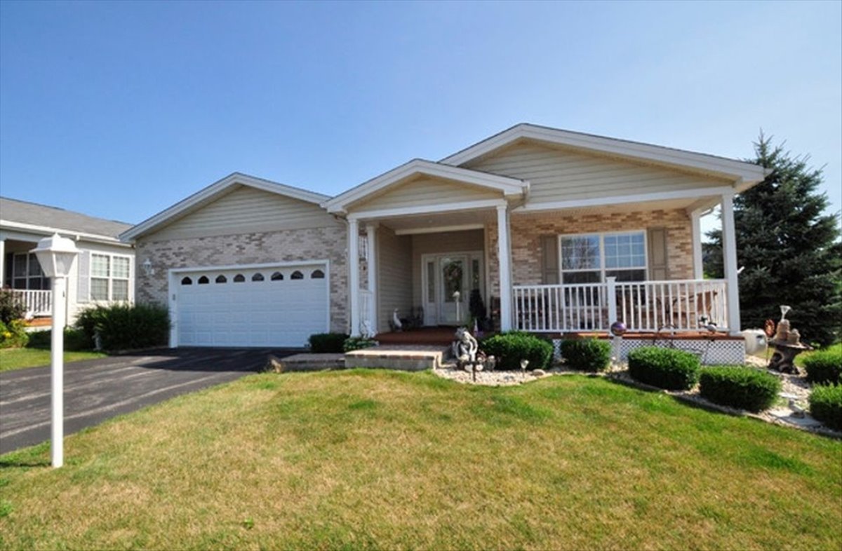 1 Suffolk Way Grayslake, IL 60030 - Photo 1 of 54 a view of a house with porch and garden