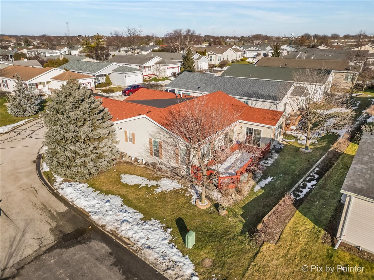 1 Suffolk Way Grayslake, IL 60030 - Photo 44 of 54 an aerial view of residential houses with outdoor space