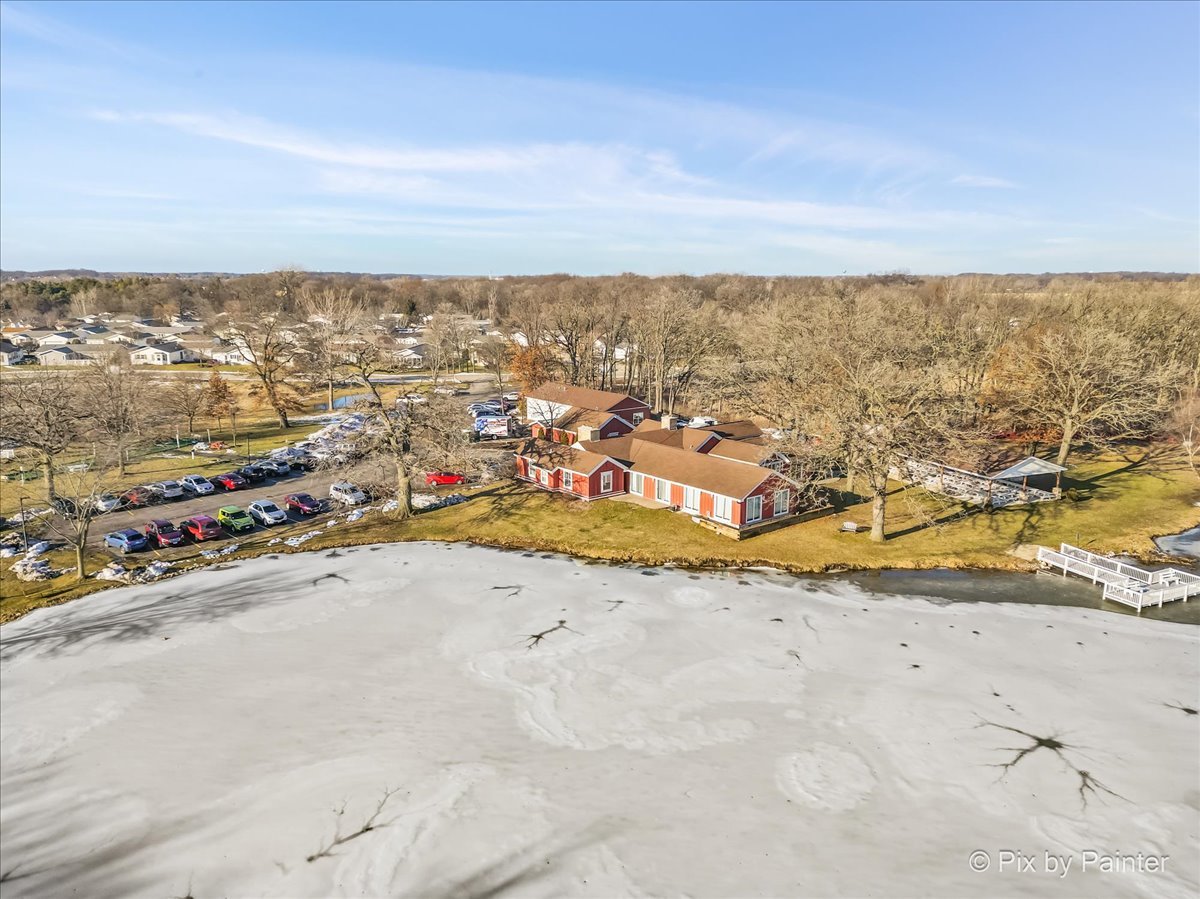 1 Suffolk Way Grayslake, IL 60030 - Photo 48 of 54 an aerial view of beach and ocean