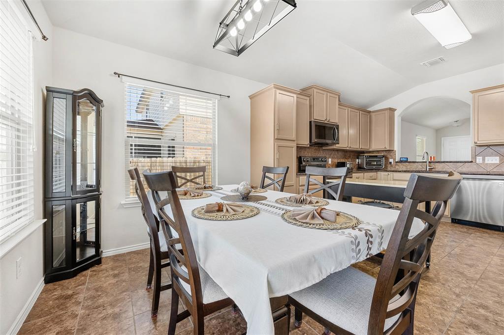 320 Ammonite Lane Jarrell, TX 76537 - Photo 11 of 24