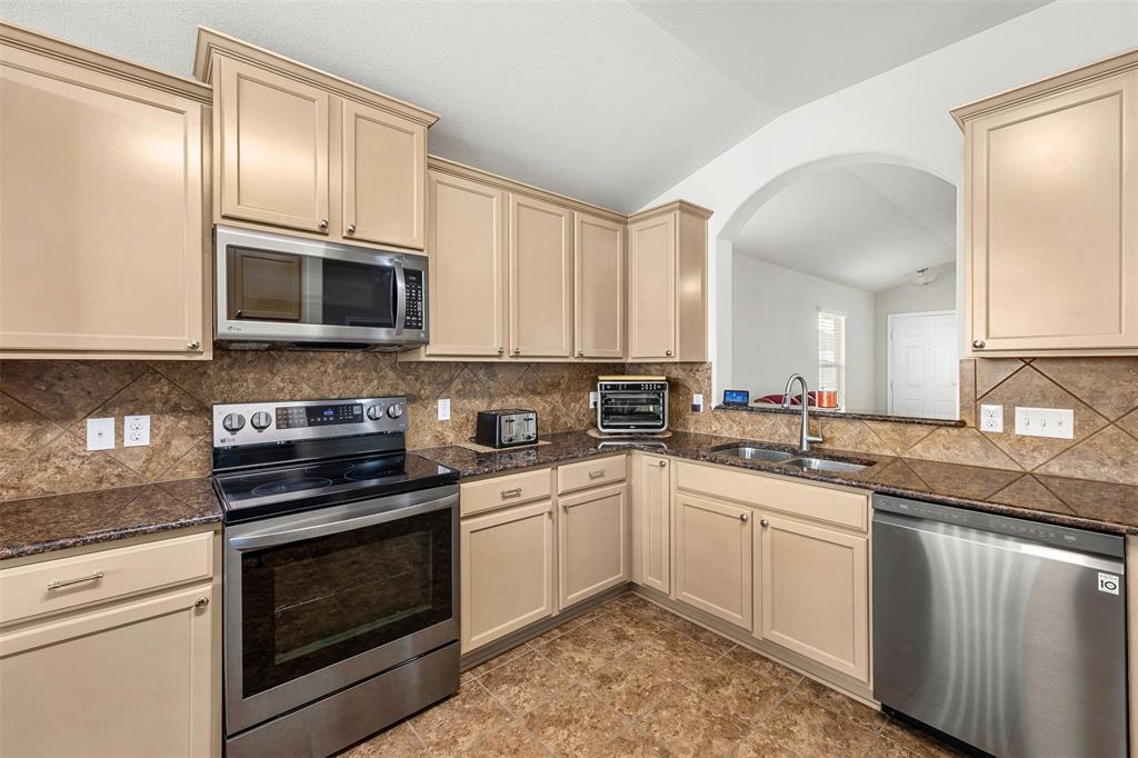 320 Ammonite Lane Jarrell, TX 76537 - Photo 7 of 24