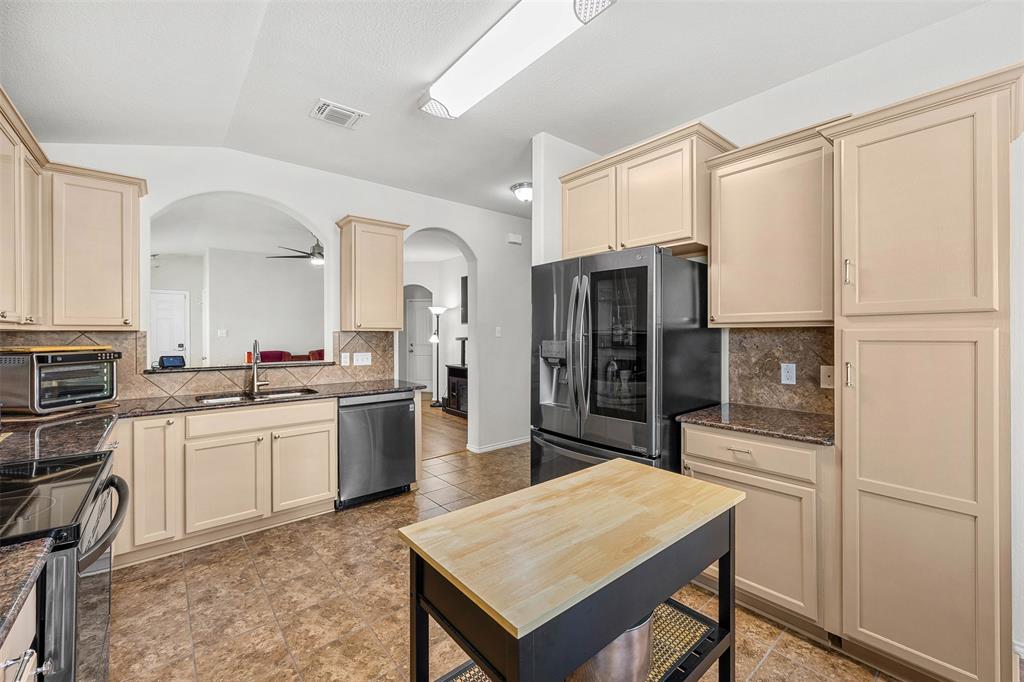 320 Ammonite Lane Jarrell, TX 76537 - Photo 9 of 24