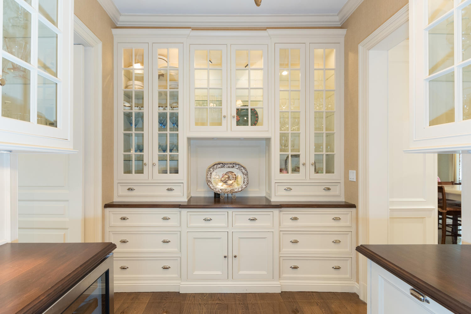 300 Brookside Road Darien, CT 06820 - Photo 21 of 58 a living room with granite countertop furniture and a window