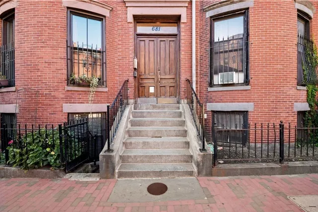 $649,000 | 681 Massachusetts Avenue, Unit 1, Boston, MA 02118