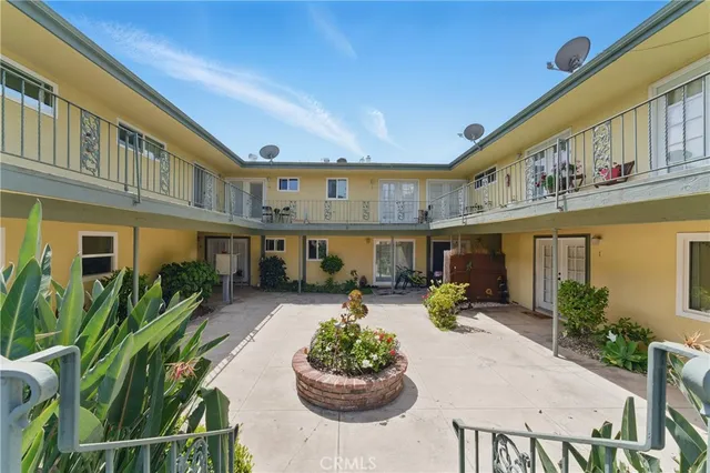 $320,000 | 611 South Orange Avenue, Unit 11, Santa Ana, CA 92701