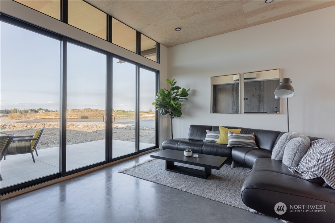 240 Northwest Rattlesnake Point Road Quincy, WA 98848 - Photo 14 of 37 a living room with furniture and a floor to ceiling window