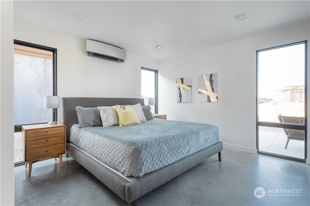 240 Northwest Rattlesnake Point Road Quincy, WA 98848 - Photo 17 of 37 a bedroom with a bed and chair