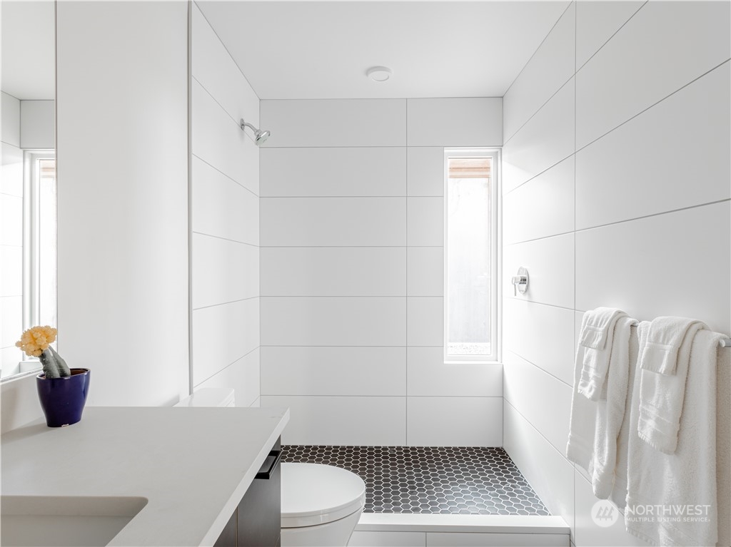 240 Northwest Rattlesnake Point Road Quincy, WA 98848 - Photo 21 of 37 a bathroom with a sink a toilet and shower