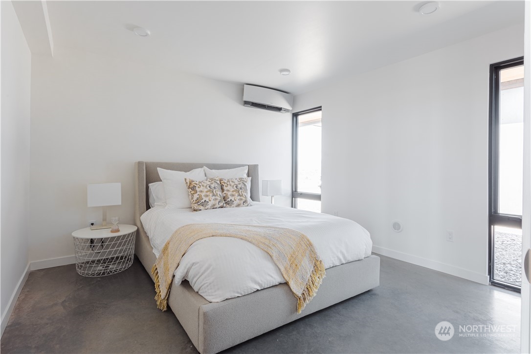 240 Northwest Rattlesnake Point Road Quincy, WA 98848 - Photo 22 of 37 a bedroom with a bed and a window