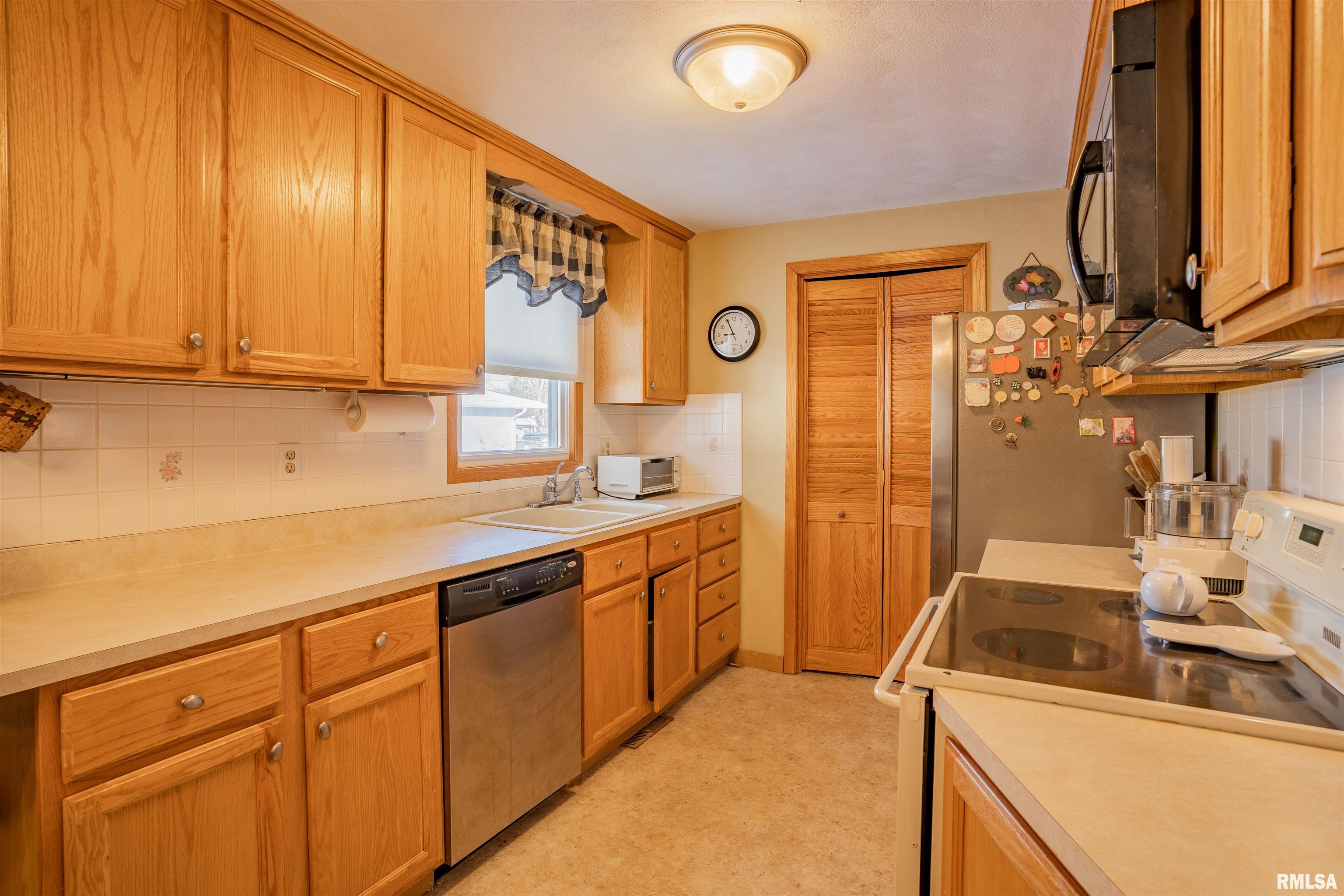 1308 Springfield Road East Peoria, IL 61611 - Photo 11 of 30 Gallery Image 11