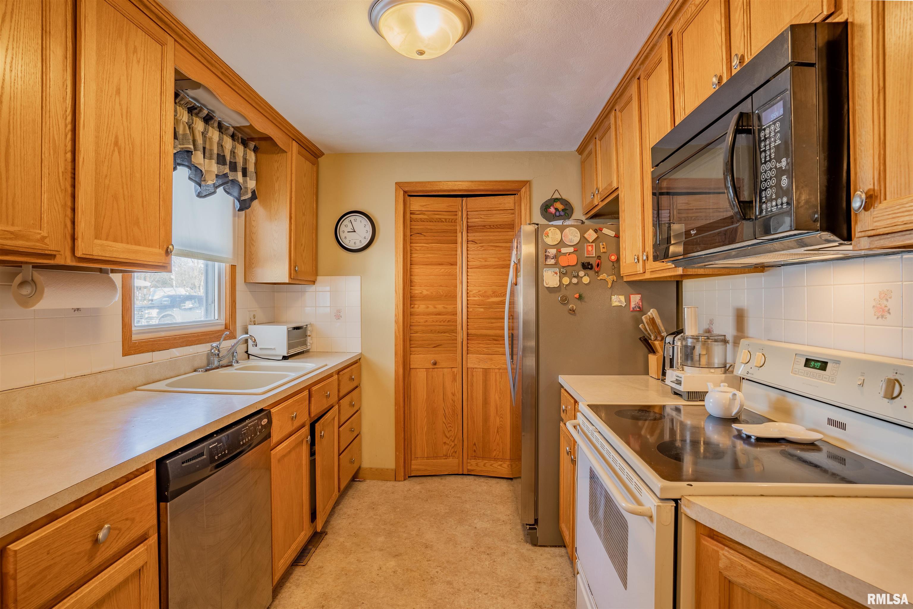 1308 Springfield Road East Peoria, IL 61611 - Photo 12 of 30 Gallery Image 12